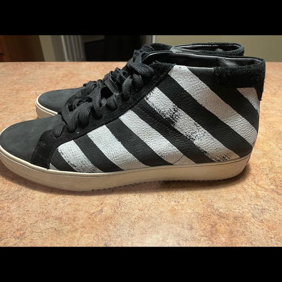 Off-white Shoes - Picture 2 of 3